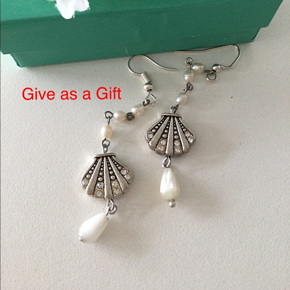 SALE💕Beach Earrings, Scallop Rhinestone Earrings - Picture 3 of 13